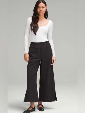 Lululemon Wundermost Ultra-Soft Nulu Square-Neck Long-Sleeve Bodysuit|Size M